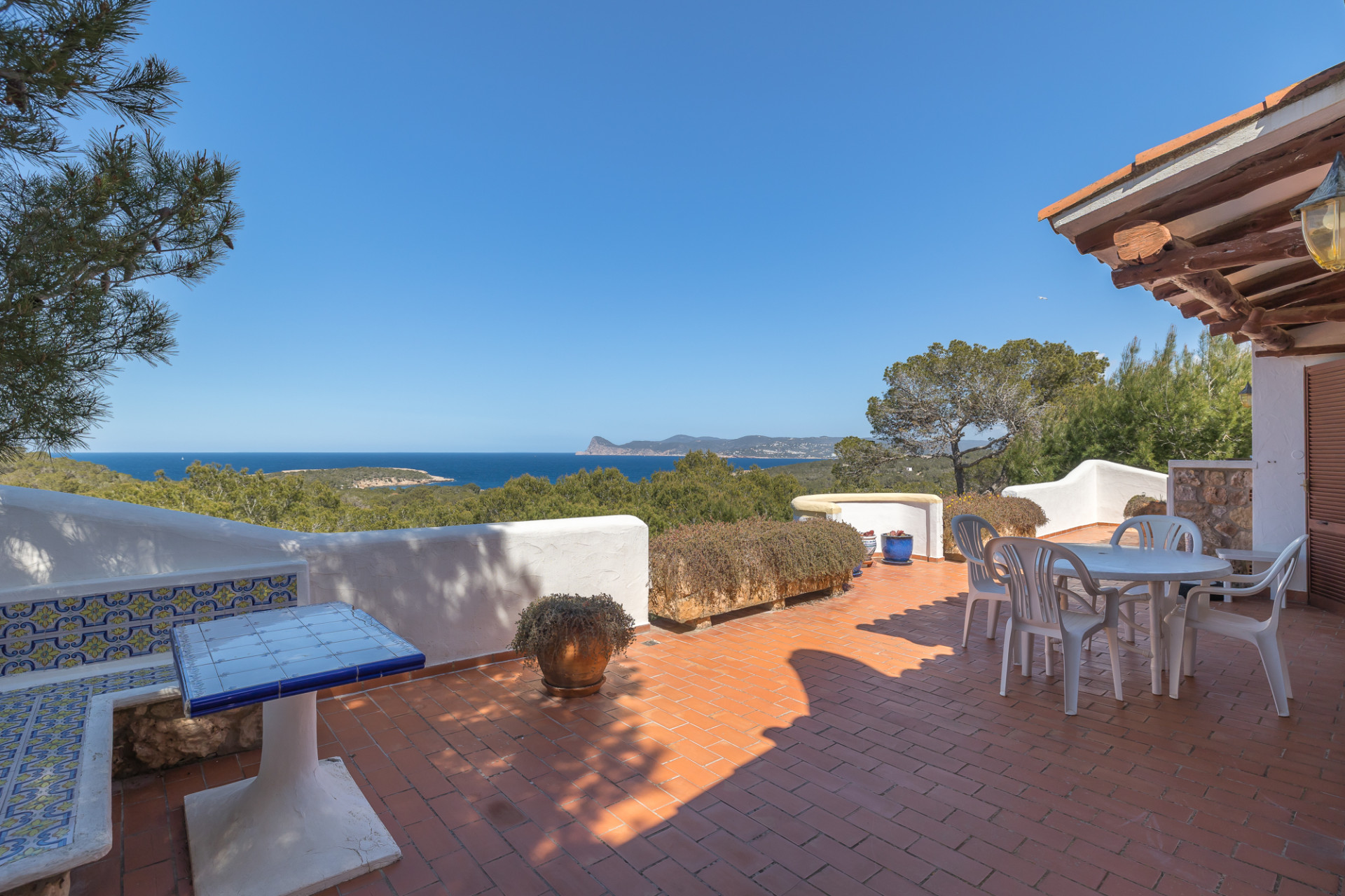 Propiedad con vistas abiertas al mar y gran potencial - 7