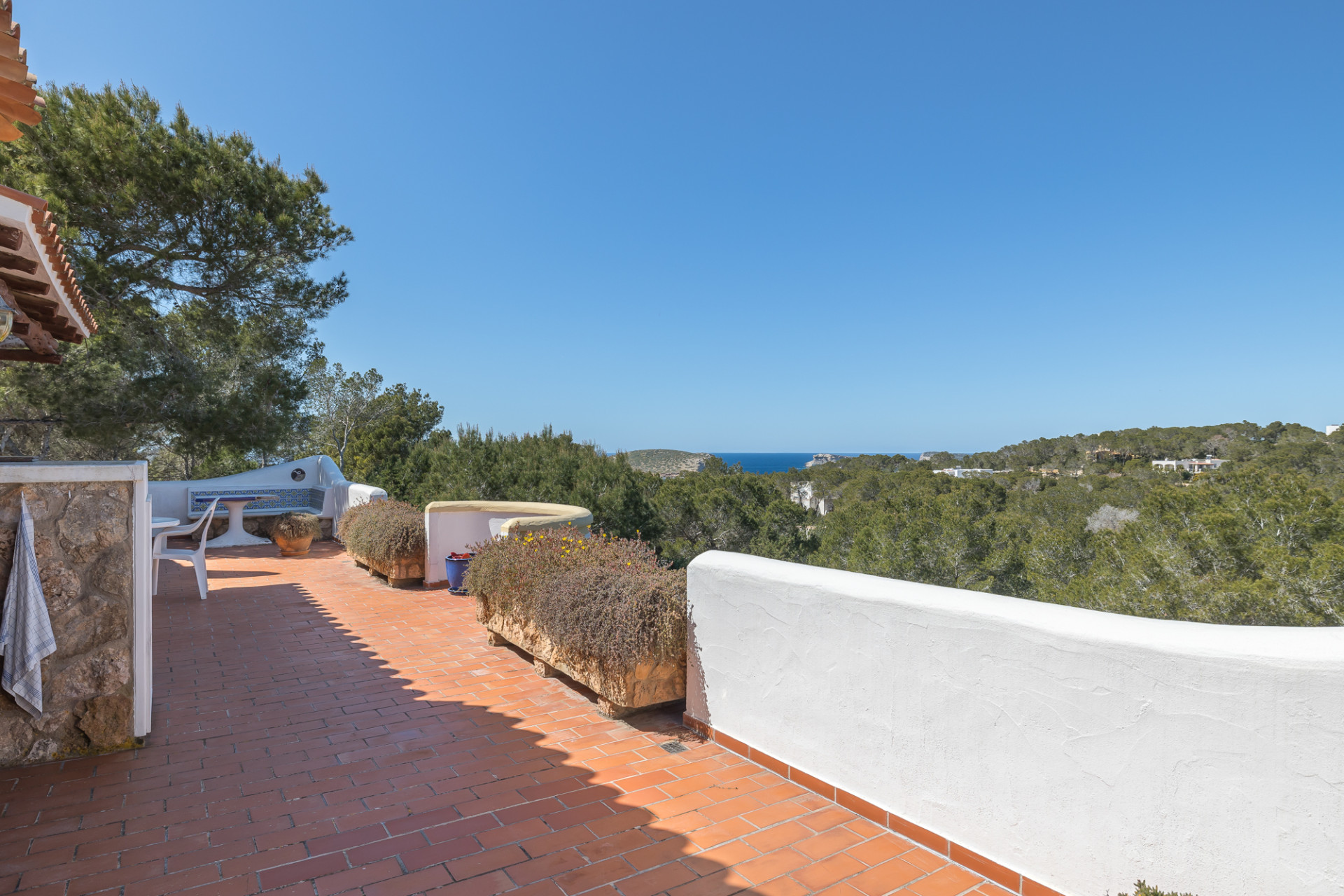 Propiedad con vistas abiertas al mar y gran potencial - 21