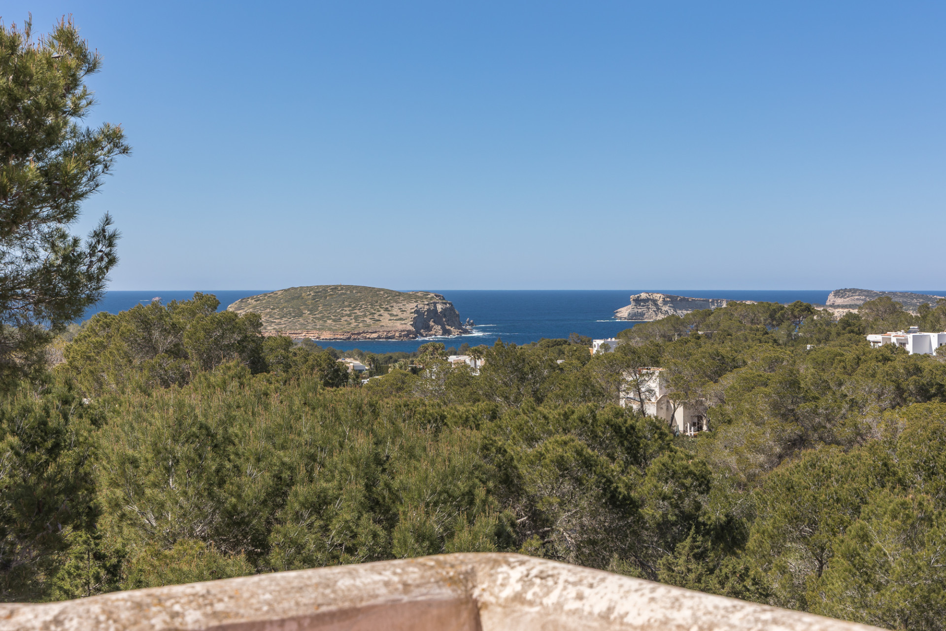 Propiedad con vistas abiertas al mar y gran potencial - 30