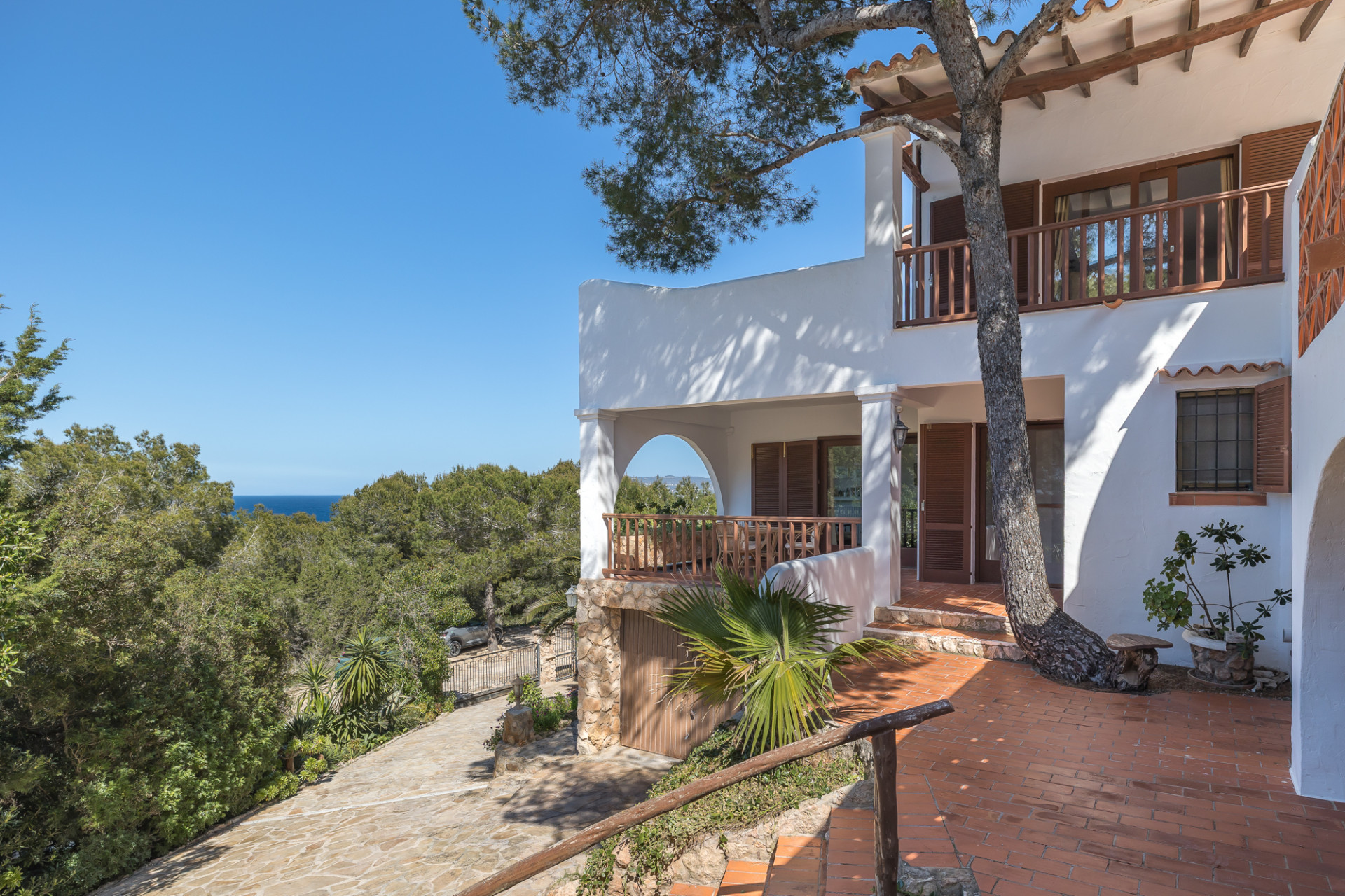 Propiedad con vistas abiertas al mar y gran potencial - 13