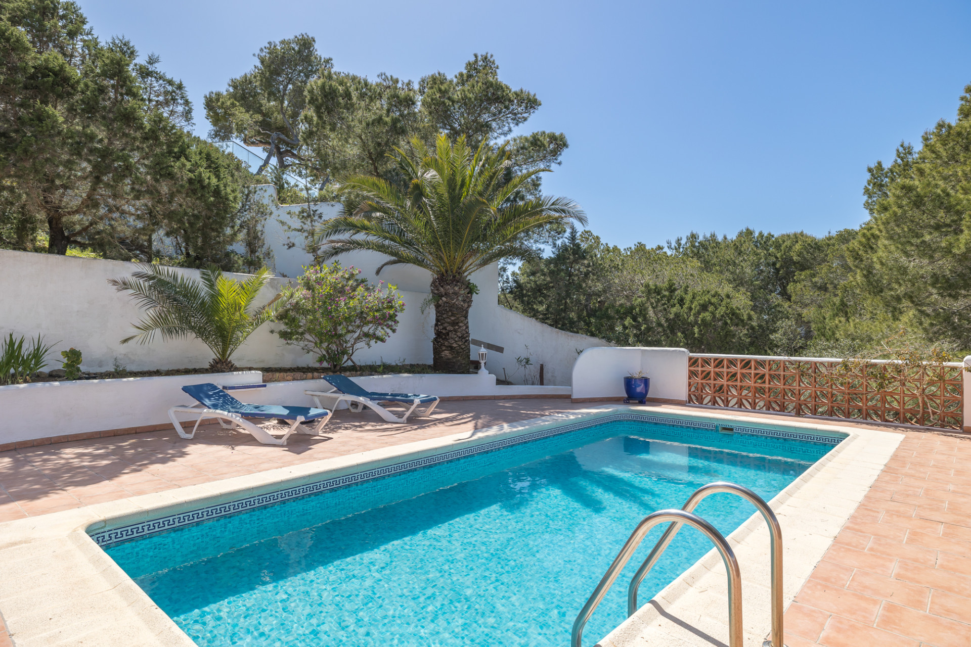 Propiedad con vistas abiertas al mar y gran potencial - 23