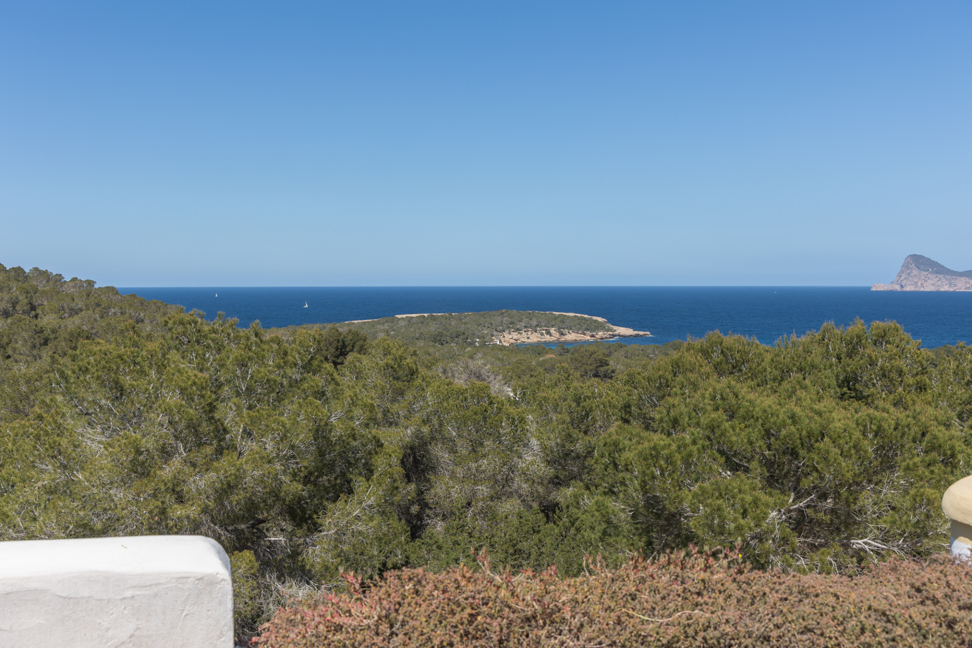 Propiedad con vistas abiertas al mar y gran potencial - 22