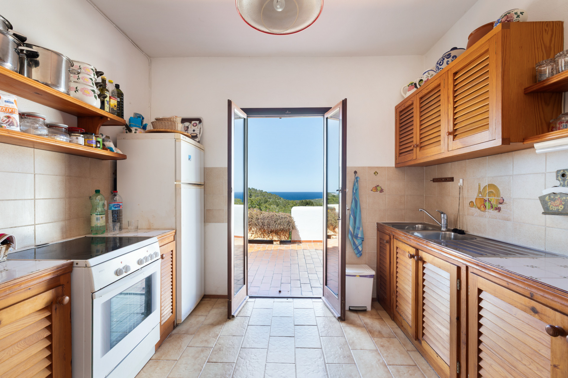 Propiedad con vistas abiertas al mar y gran potencial - 16