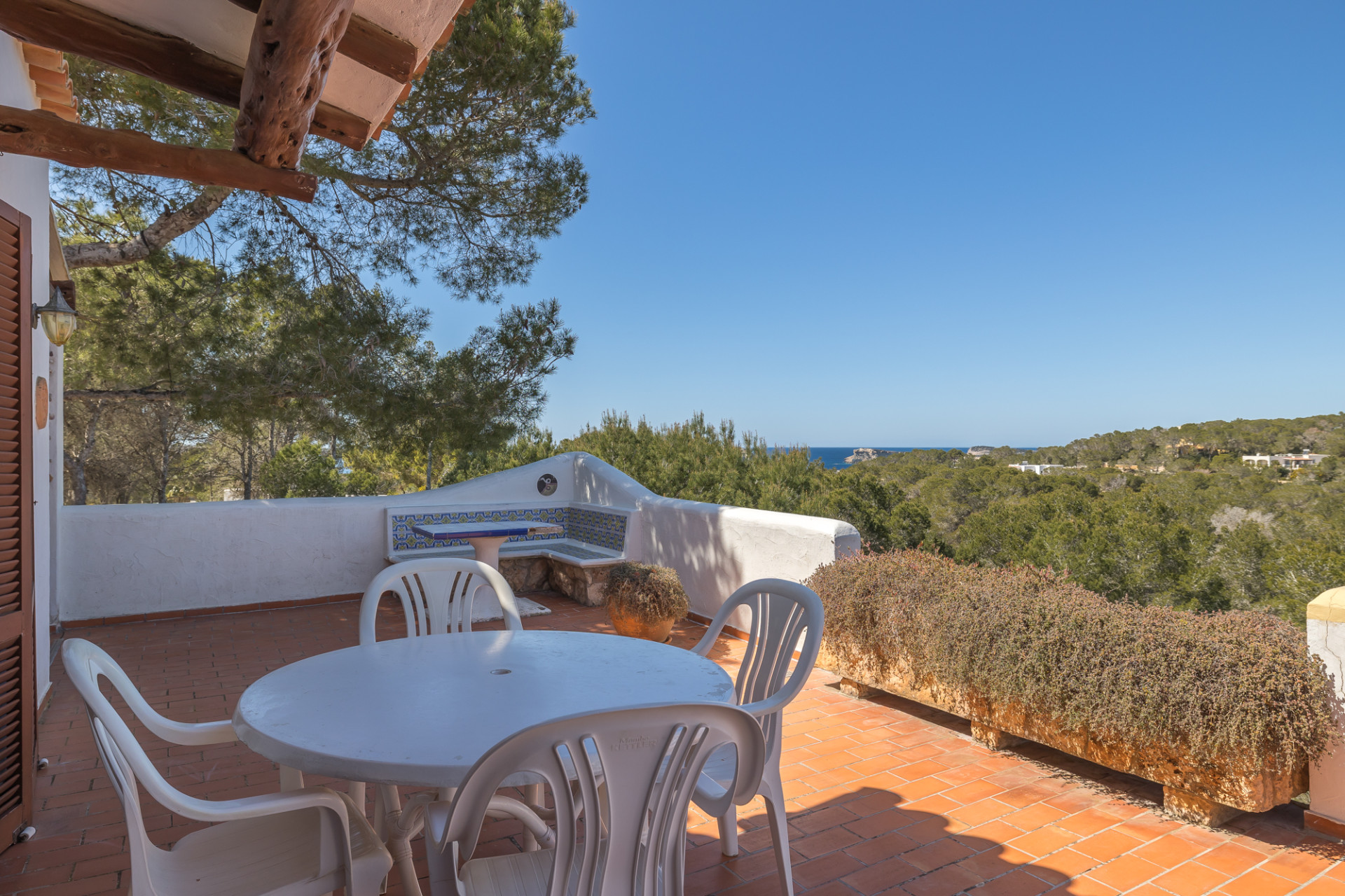 Propiedad con vistas abiertas al mar y gran potencial - 25