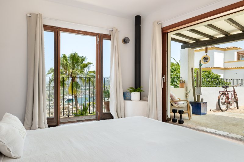 Neu renoviertes Triplex mit zwei privaten Eingängen - 2