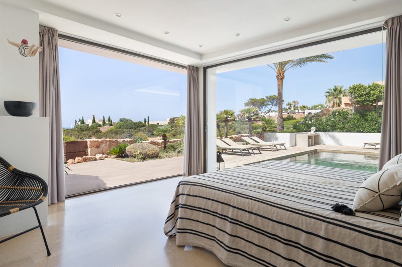 Contemporary villa with sea and sunset views - 4