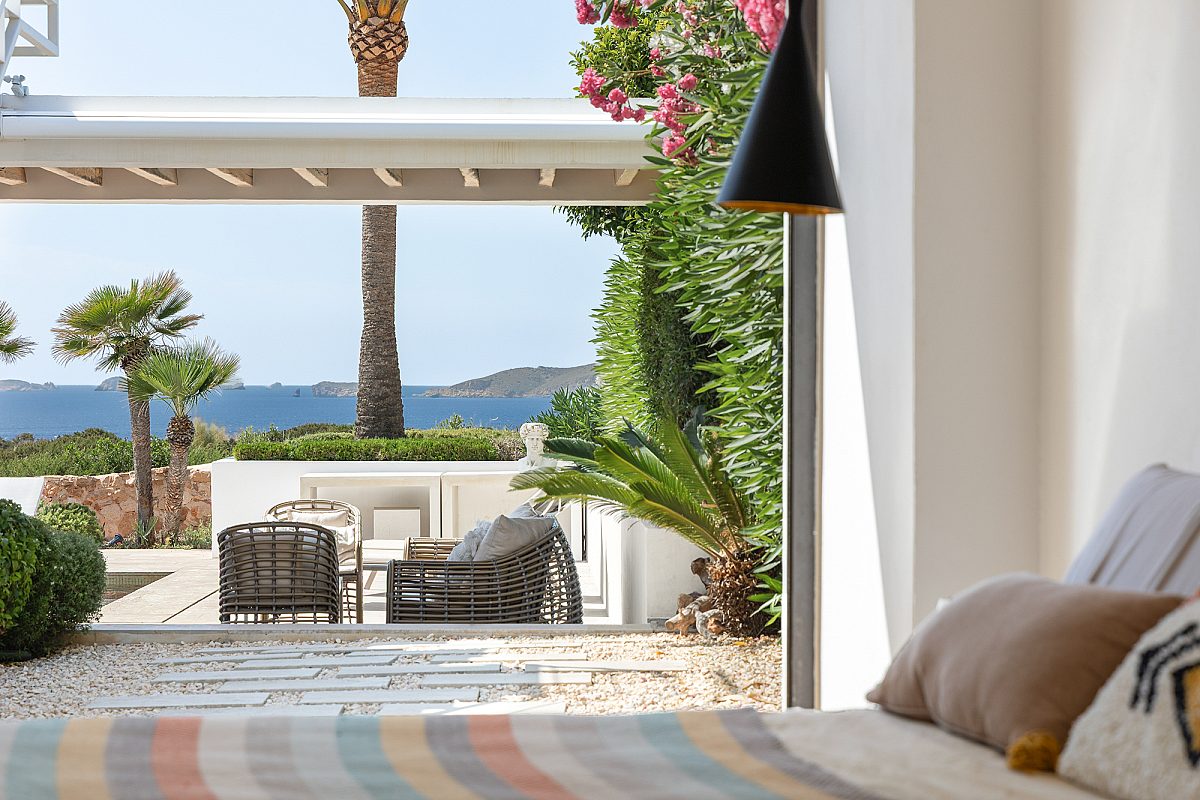 Contemporary villa with sea and sunset views - 6