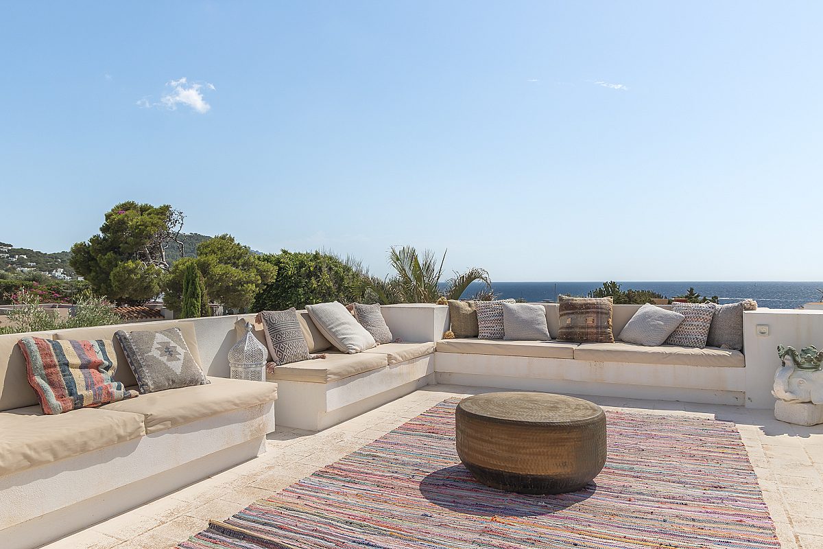 Contemporary villa with sea and sunset views - 11