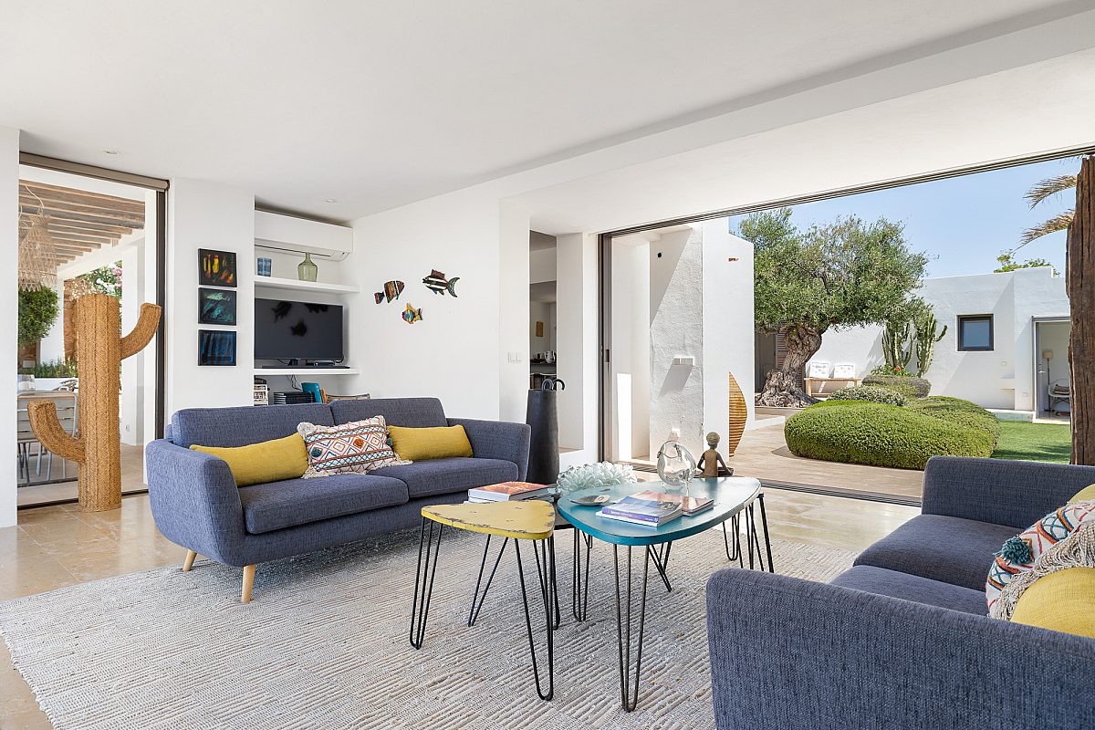 Contemporary villa with sea and sunset views - 9
