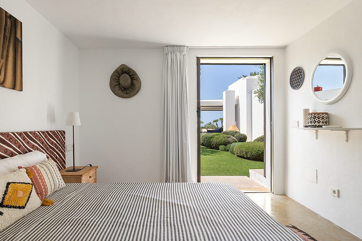 Contemporary villa with sea and sunset views - 19