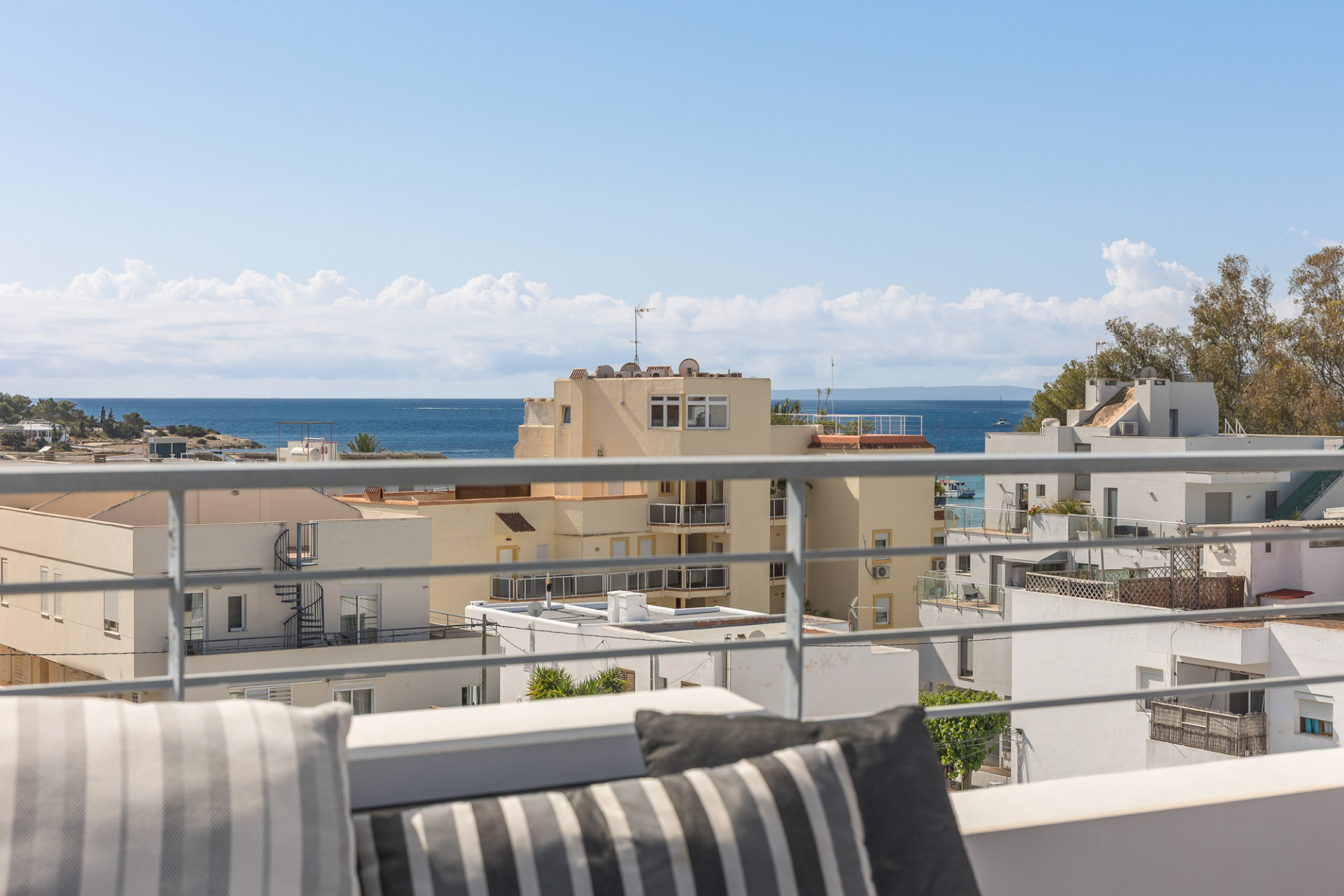 Apartment with stunning rooftop terrace and panoramic views - 14