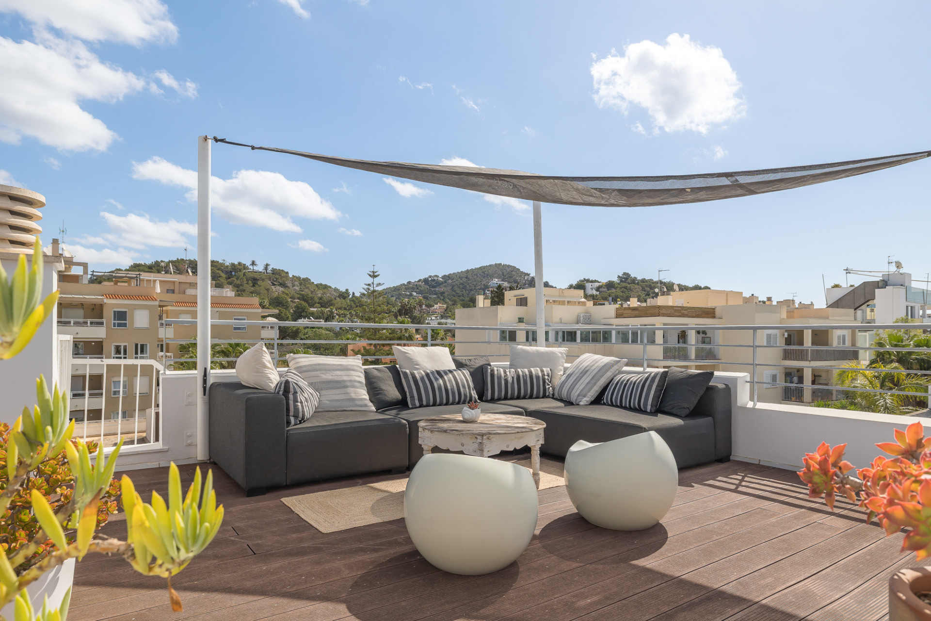 Apartment with stunning rooftop terrace and panoramic views - 15