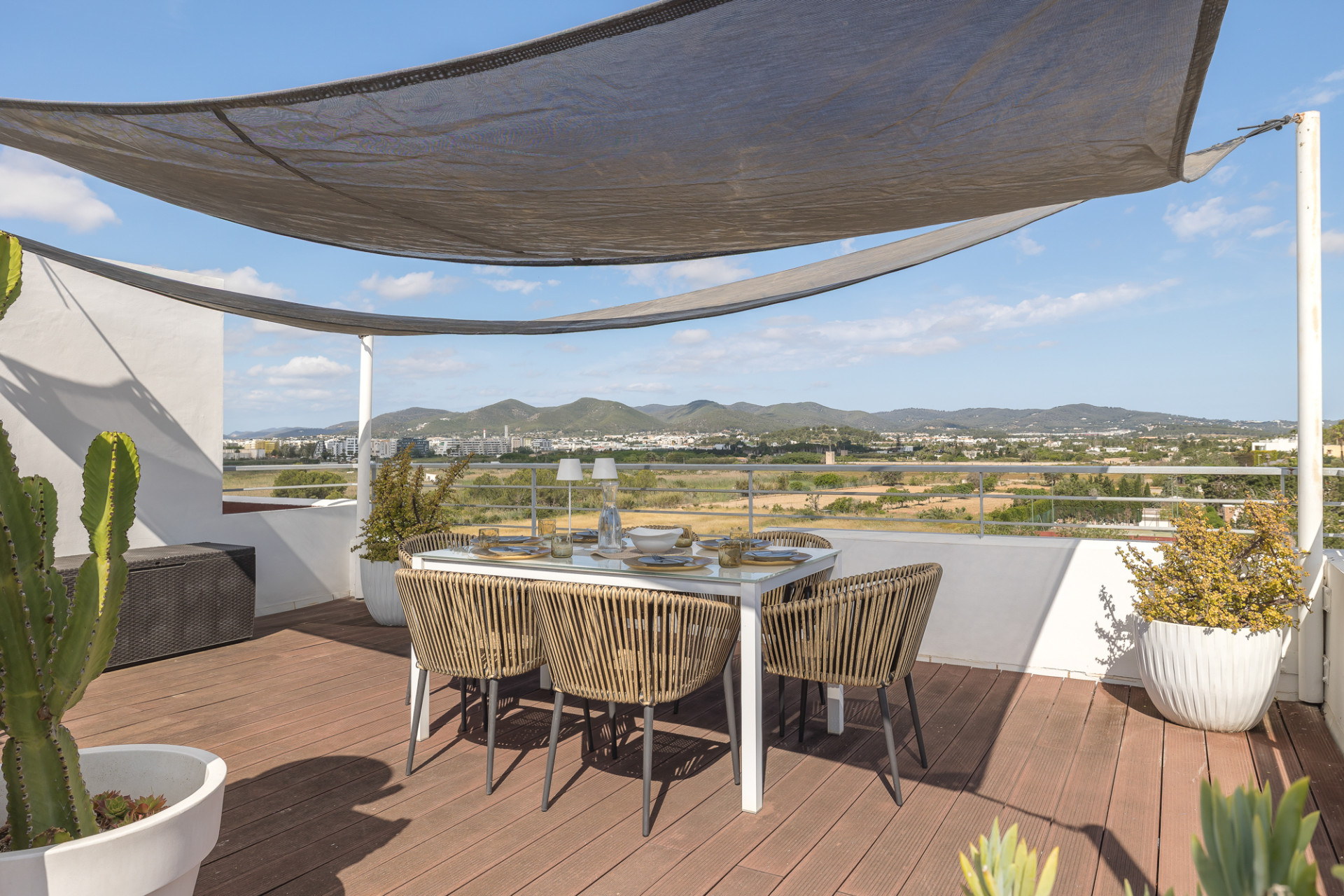 Apartment with stunning rooftop terrace and panoramic views - 2