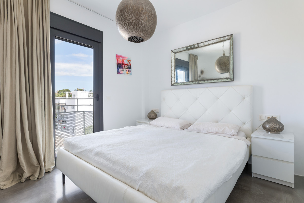 Apartment with stunning rooftop terrace and panoramic views - 4