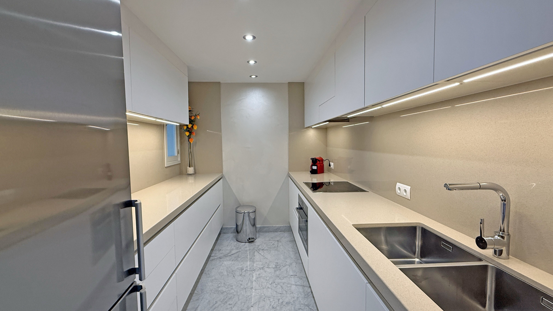 Elegant Apartment in the Prestigious Miramar Building - 7