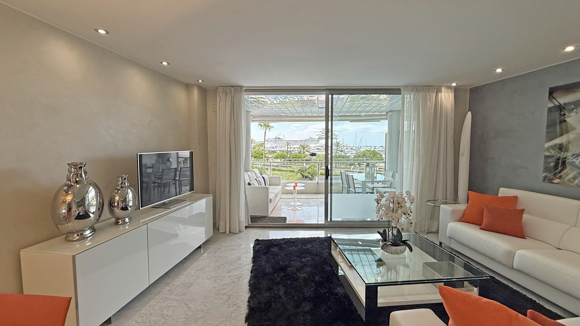 Elegant Apartment in the Prestigious Miramar Building - 3
