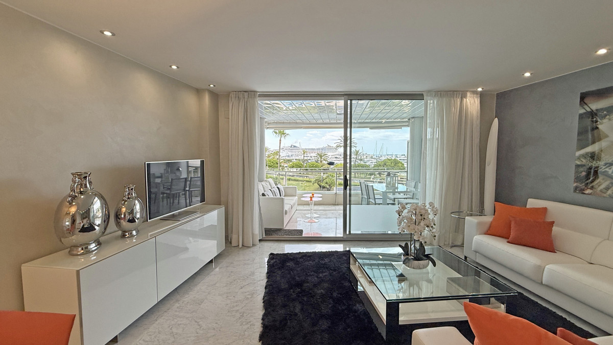 Elegant Apartment in the Prestigious Miramar Building - 3