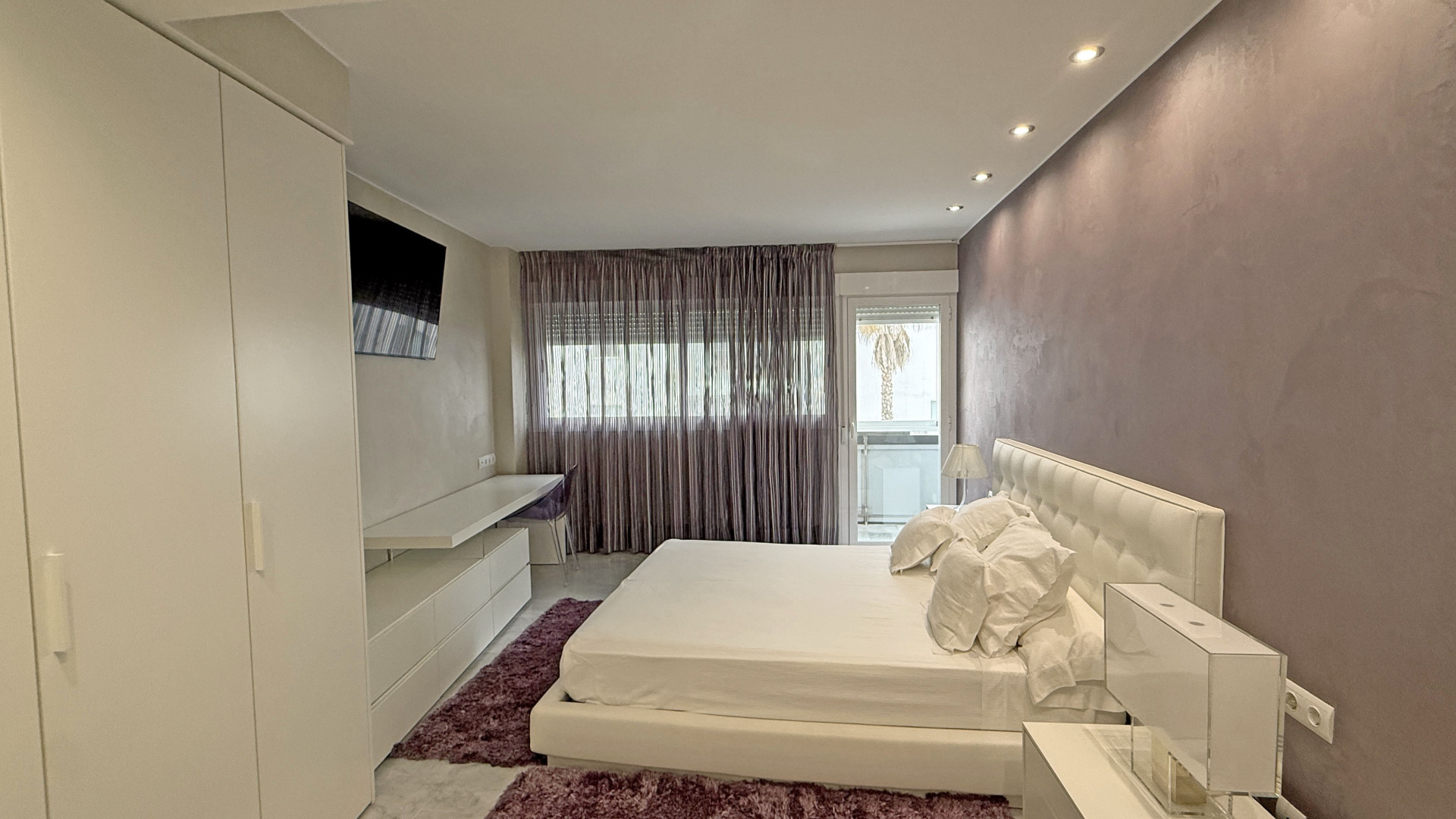 Elegant Apartment in the Prestigious Miramar Building - 12