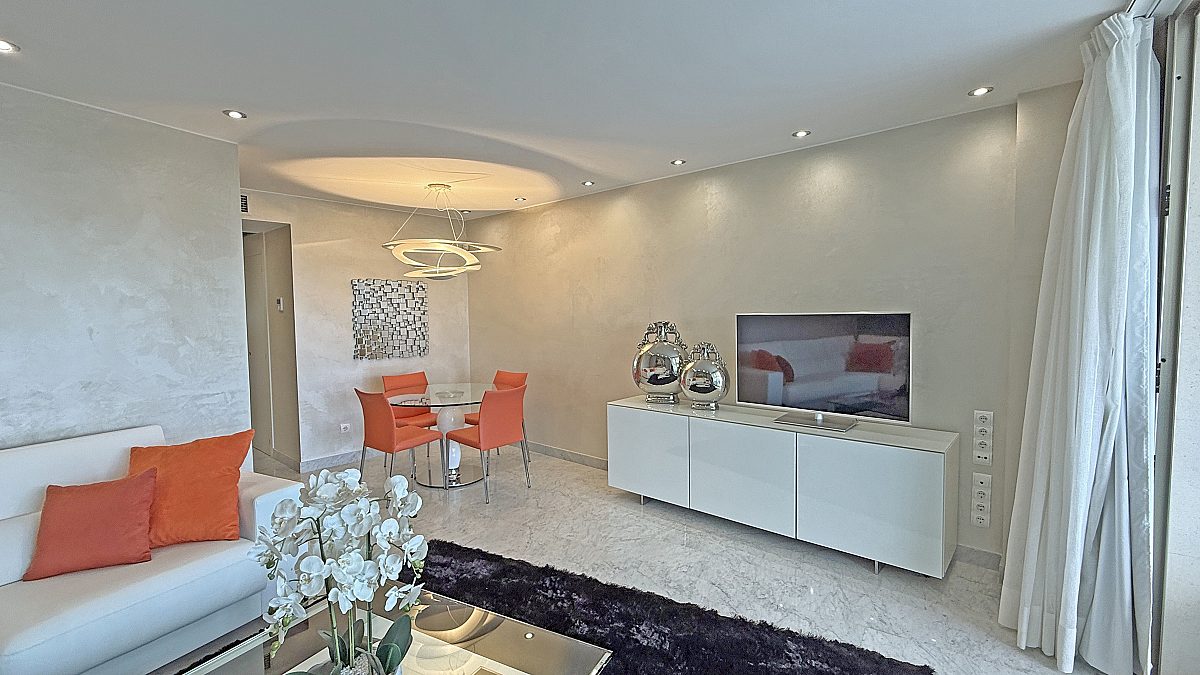 Elegant Apartment in the Prestigious Miramar Building - 5