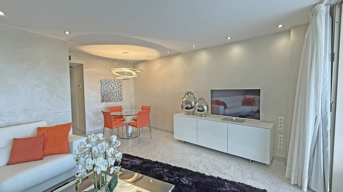 Elegant Apartment in the Prestigious Miramar Building - 5