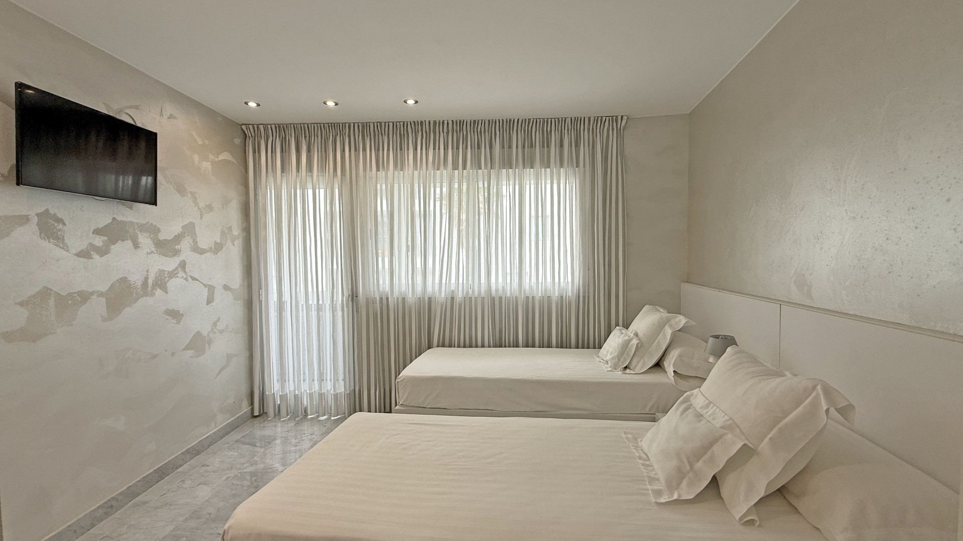 Elegant Apartment in the Prestigious Miramar Building - 8