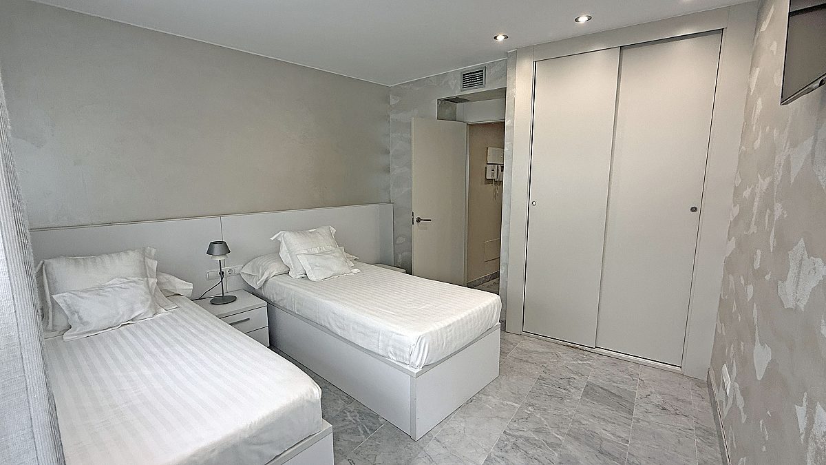 Elegant Apartment in the Prestigious Miramar Building - 9