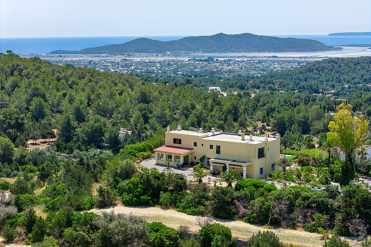 Unique mediterranean estate with stunning all-round views - 27