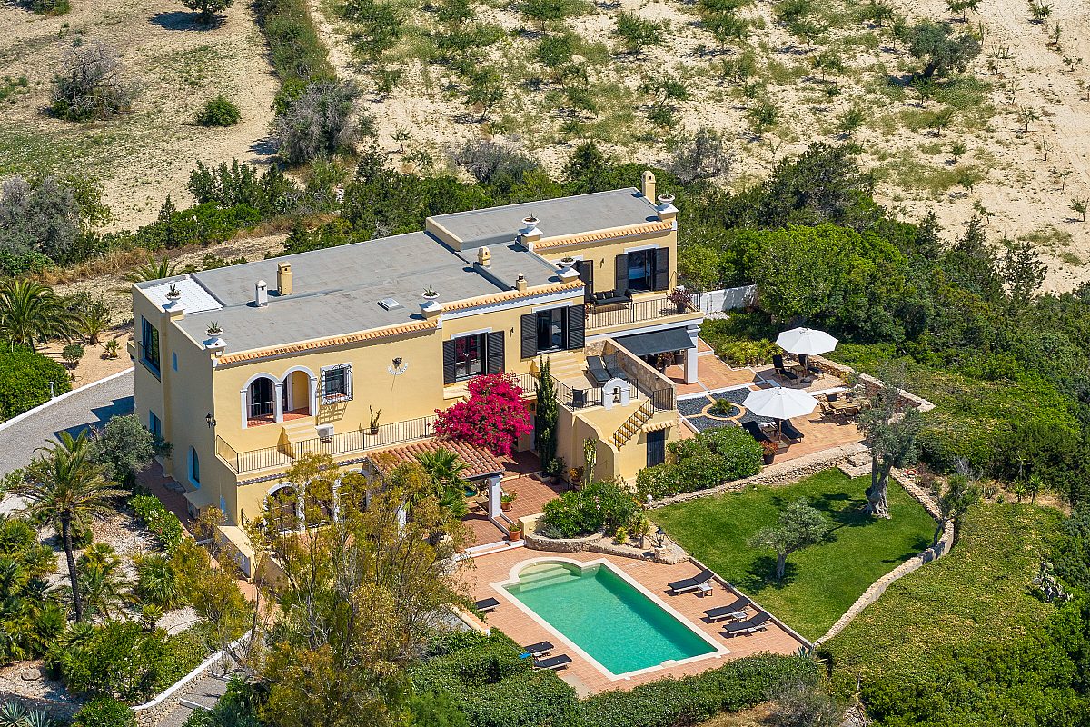 Unique mediterranean estate with stunning all-round views - 32