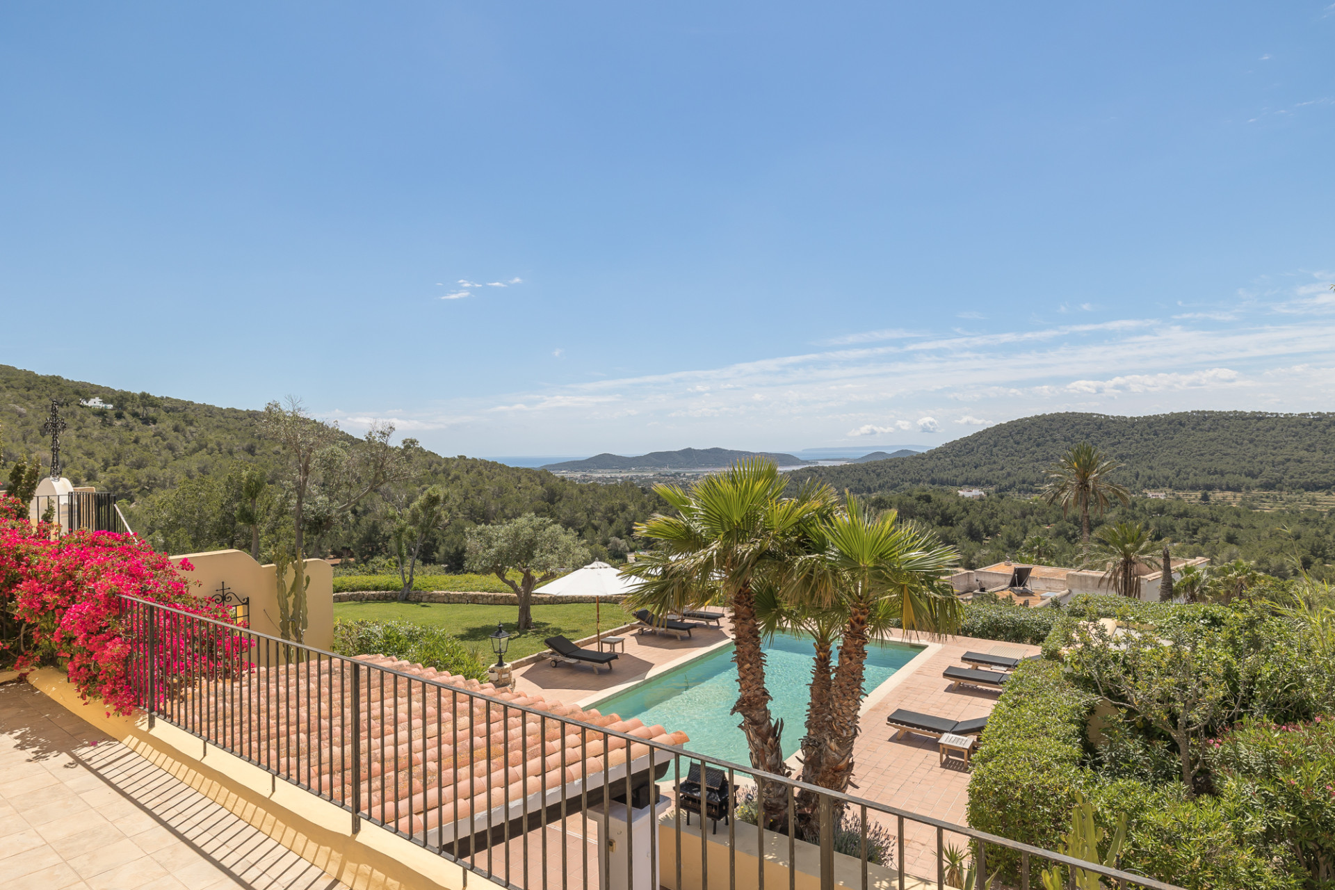 Einzigartige mediterrane Villa mit atemberaubendem Rundumblick - 13