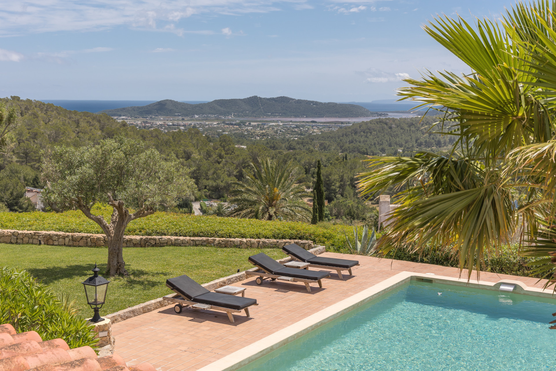 Einzigartige mediterrane Villa mit atemberaubendem Rundumblick - 2