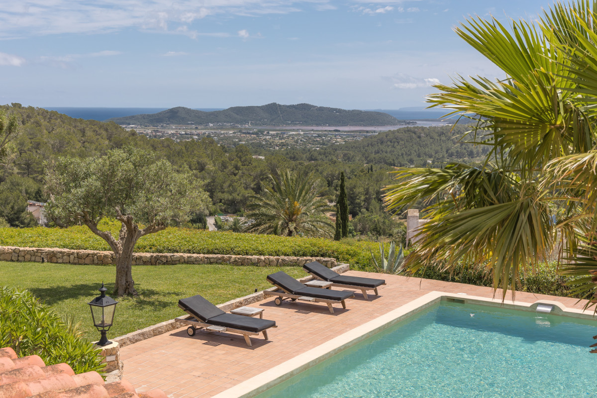 Einzigartige mediterrane Villa mit atemberaubendem Rundumblick - 2