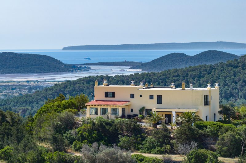 Unique mediterranean estate with stunning all-round views - 4