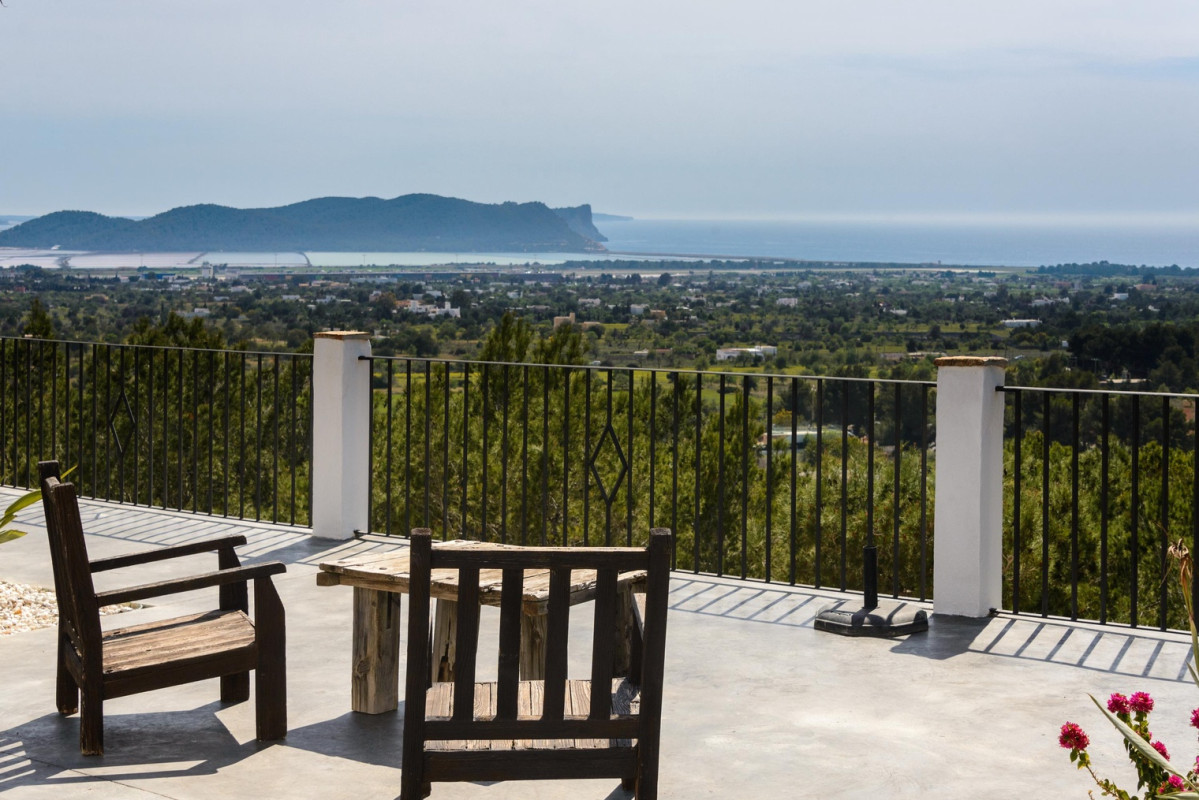 Villa con licencia de alquiler y vistas impresionantes cerca de la ciudad de Ibiza - 1