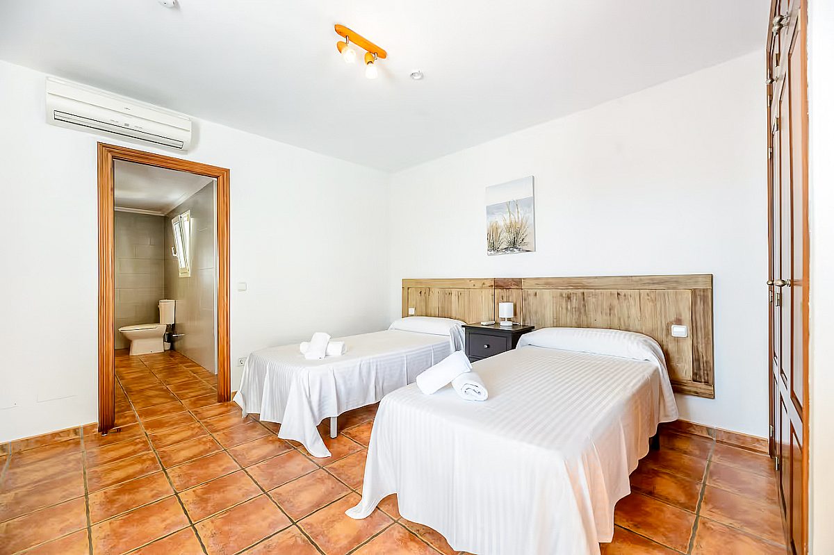 Villa mit Vermietungslizenz und traumhaftem Blick nahe Ibiza-Stadt - 11