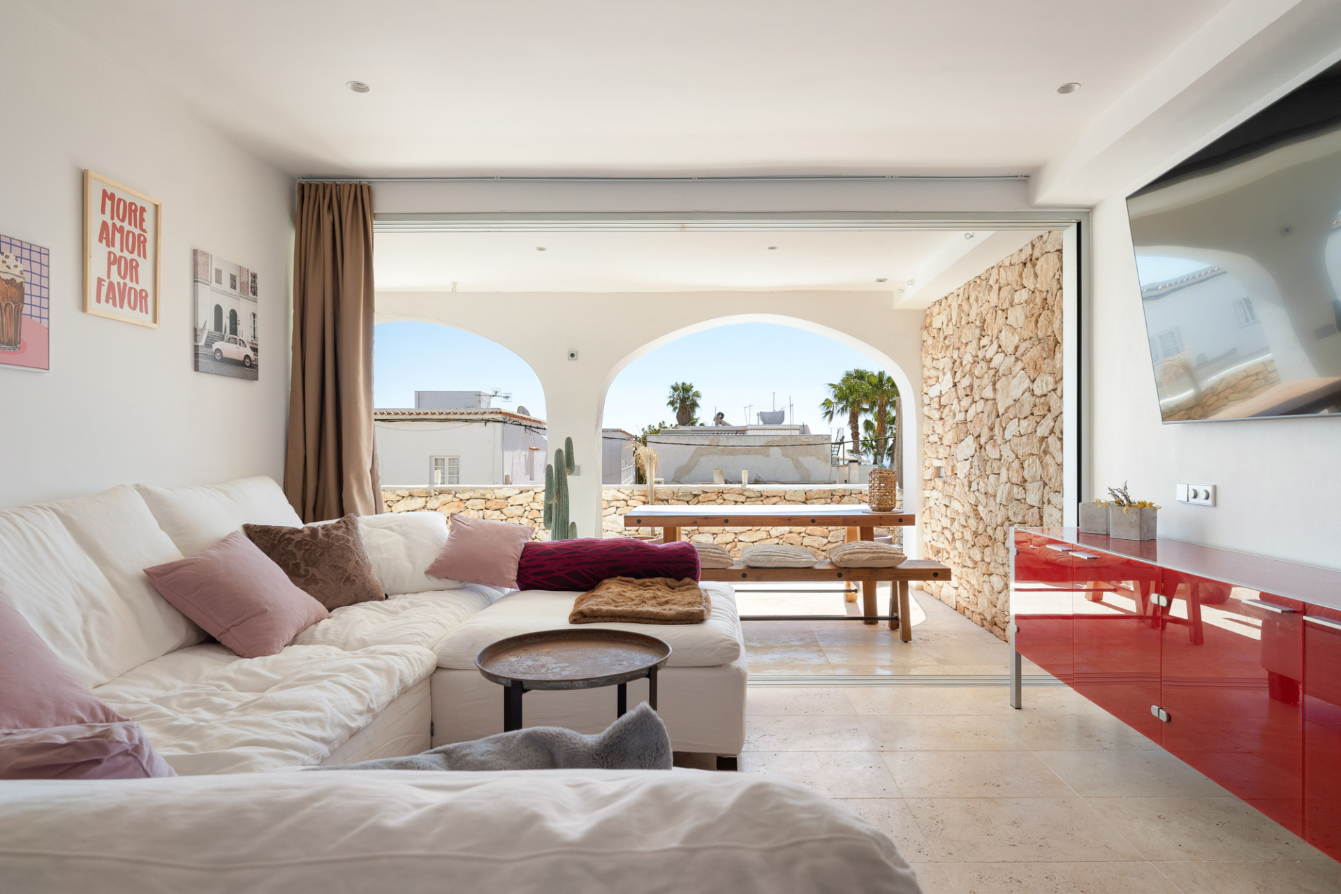 Stylishly renovated apartment with sea views - 2