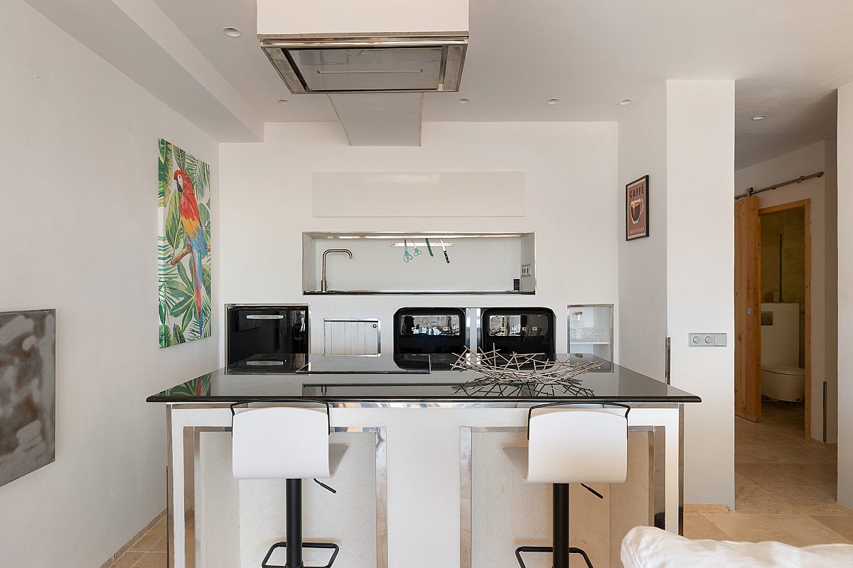 Stilvoll renovierte Wohnung mit Meerblick - 9