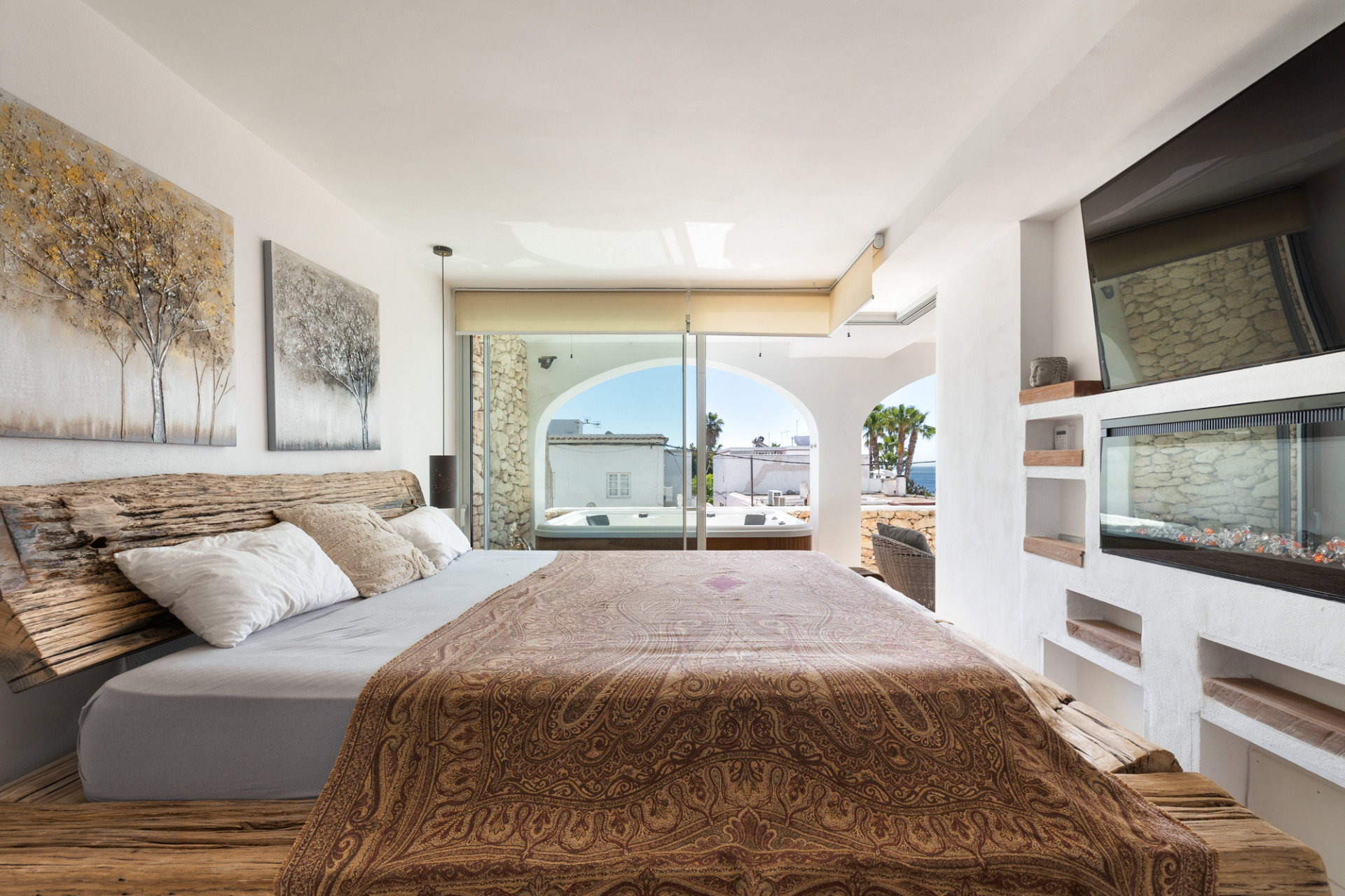 Stylishly renovated apartment with sea views - 3