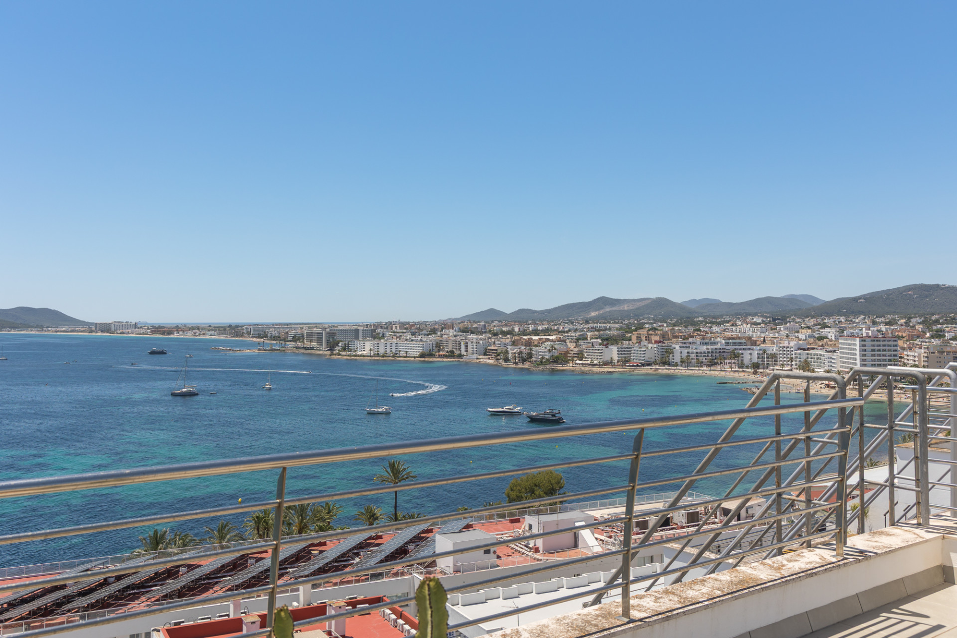 Propiedad con vistas al mar excepcionales en una ubicación codiciada - 1