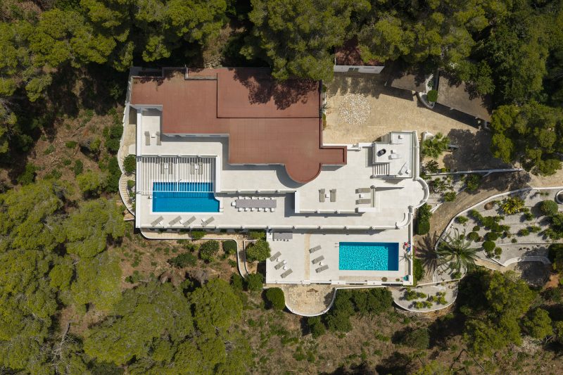 Großzügige Villa mit zwei Swimmingpools in exklusiver Urbanisation - 2