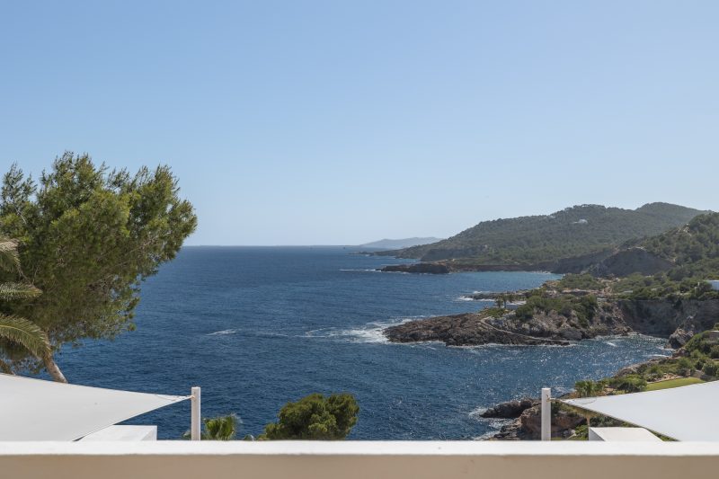 Ático dúplex con vistas panorámicas al mar en urbanización cerrada - 1