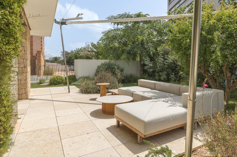 Brand-new ground-floor duplex with private garden and elegant split-level design - 4