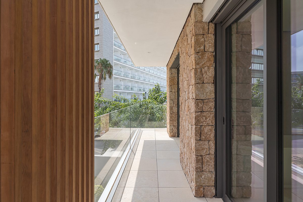 Brand-new ground-floor duplex with private garden and elegant split-level design - 16
