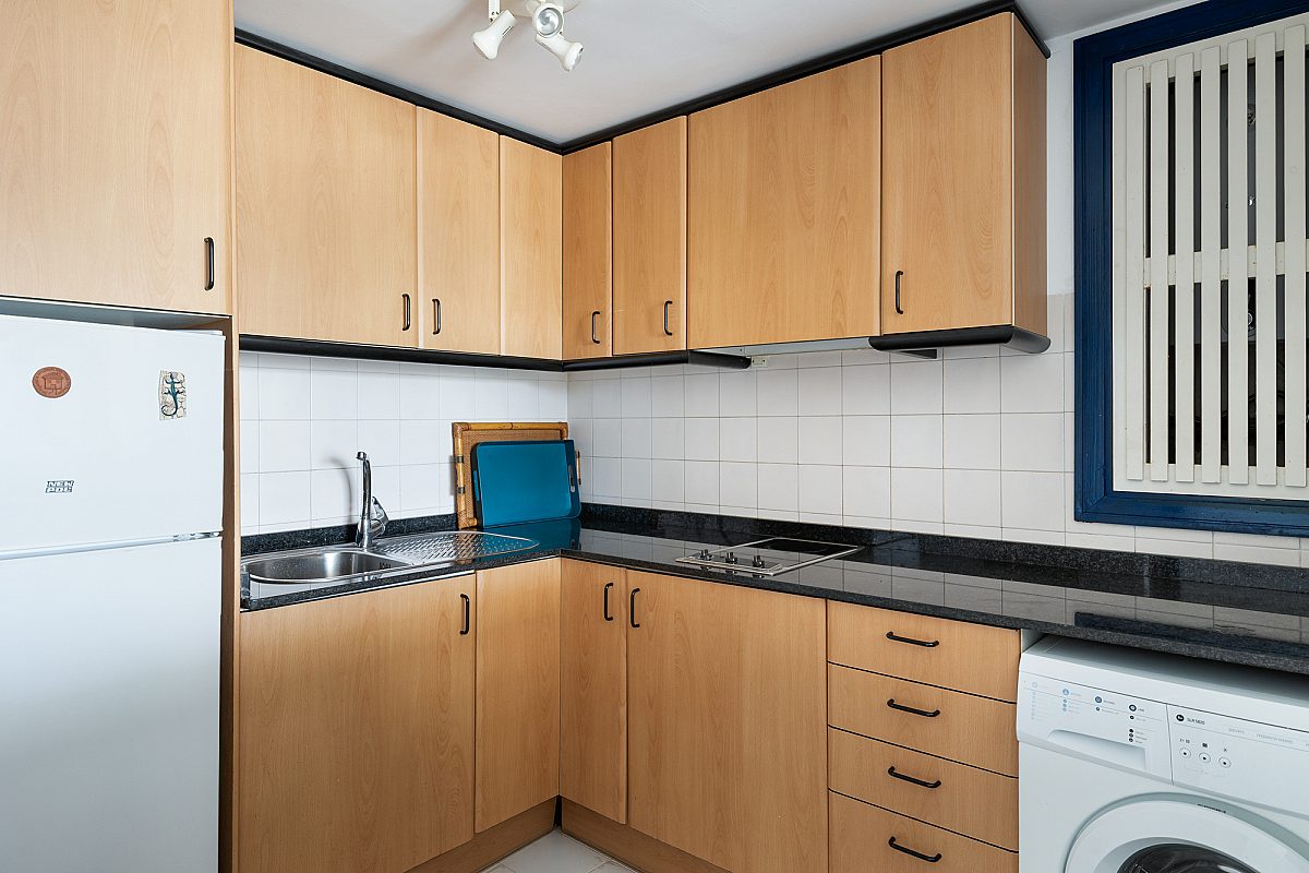 Exceptional renovation opportunity in prime location - 8