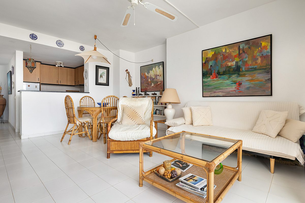 Exceptional renovation opportunity in prime location - 6