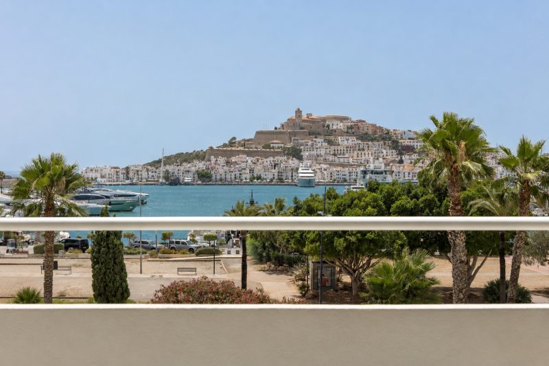 Exceptional renovation opportunity in prime location - 1