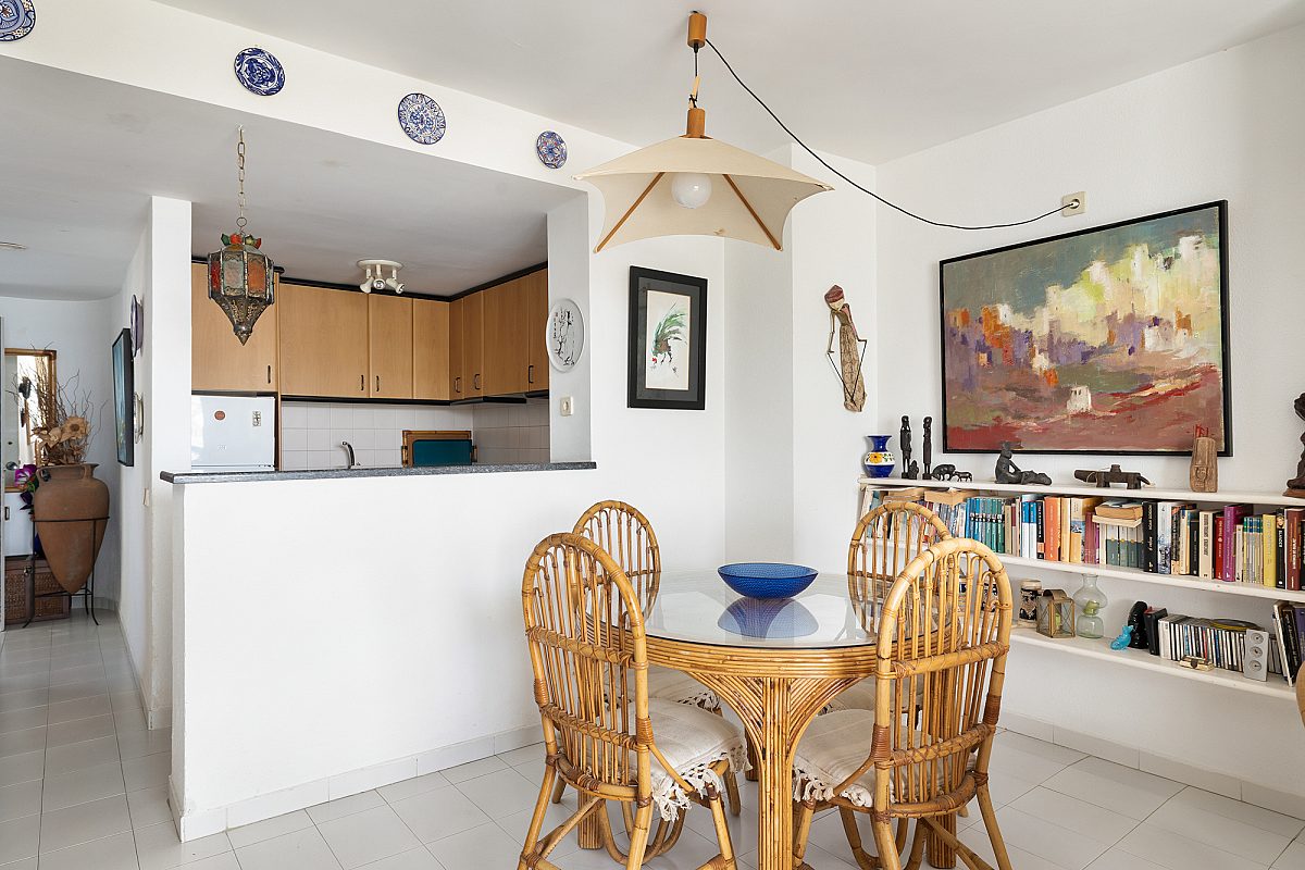 Exceptional renovation opportunity in prime location - 7