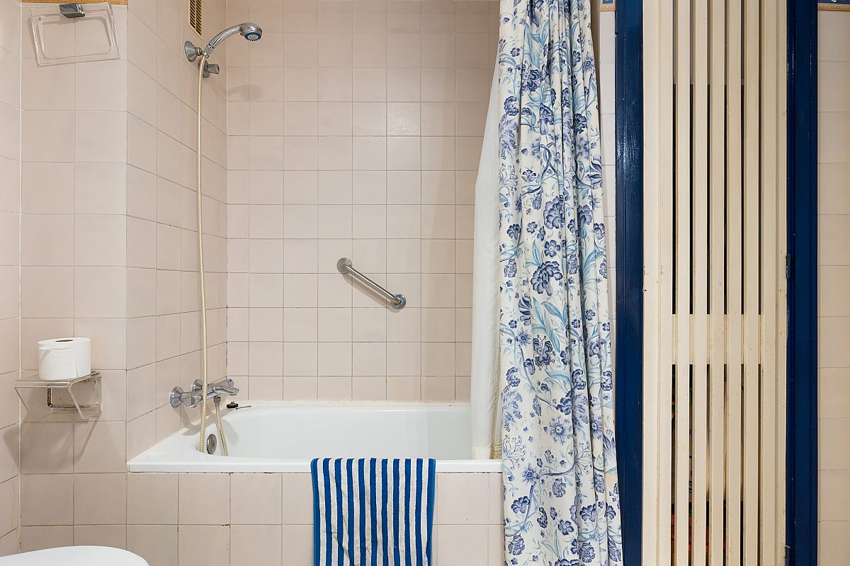 Exceptional renovation opportunity in prime location - 12