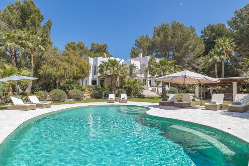 Elegante villa renovada con licencia turística y jardín de ensueño - 1