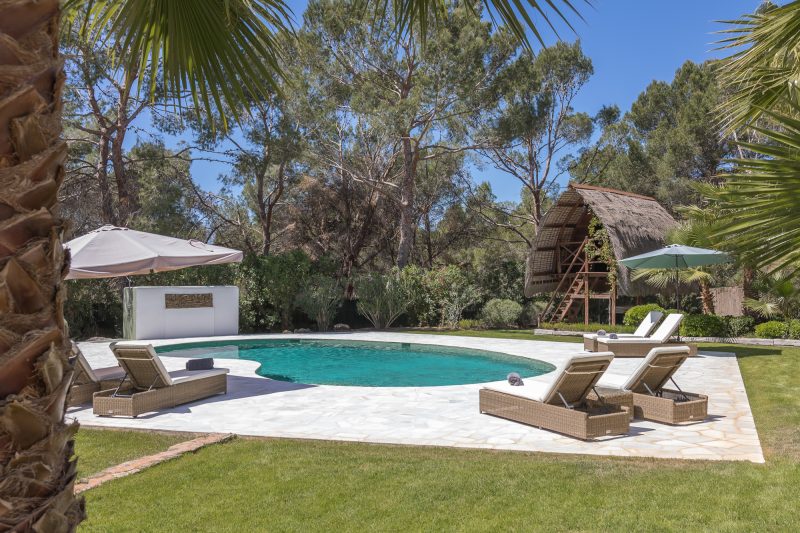 Elegante villa renovada con licencia turística y jardín de ensueño - 3