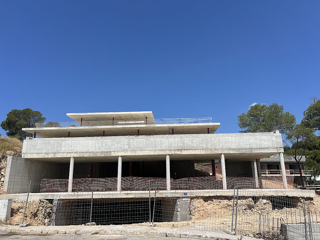 Unfinished build with sea view in gated community - 3